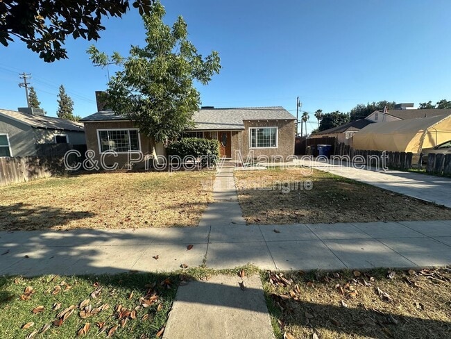 1325 W Fountain Way in Fresno, CA - Building Photo - Building Photo