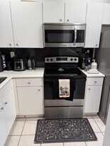 5755 NW 115th Ct in Doral, FL - Building Photo