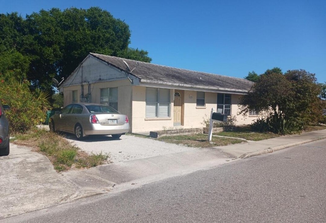 1175 Jasmine St in Melbourne, FL - Building Photo
