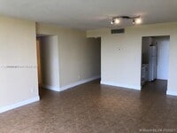 2000 NE 135th St photo'