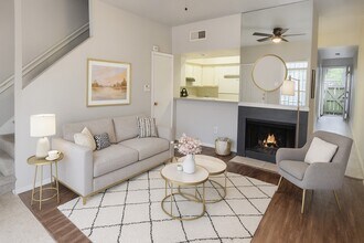 8641 Victorian Village Dr in Houston, TX - Building Photo - Building Photo