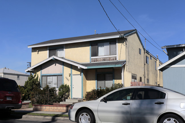 1327 W 168th St in Gardena, CA - Building Photo - Building Photo