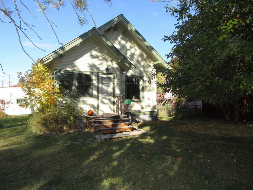 120 Pine Ave in Whitefish, MT - Foto de edificio