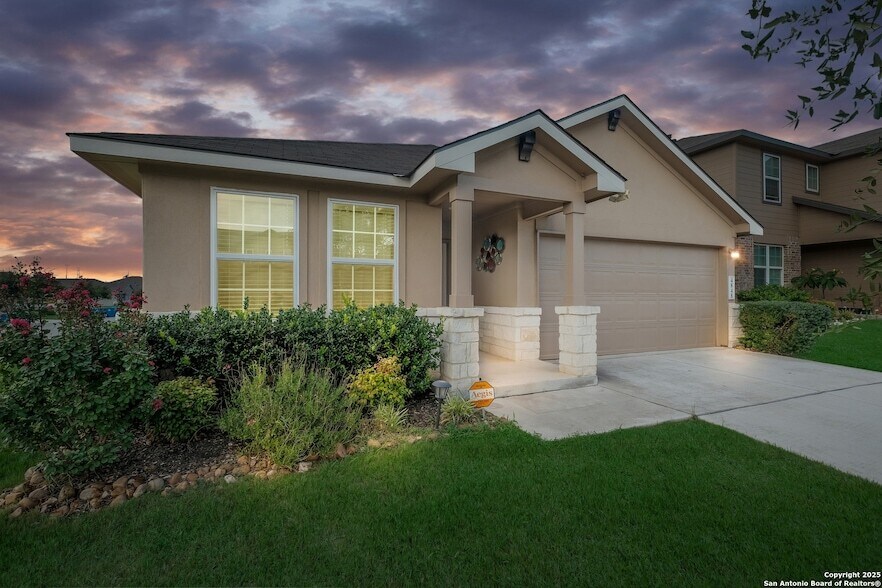 4848 Closed Grip Wy in San Antonio, TX - Building Photo