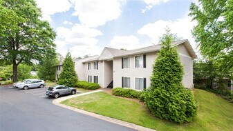 Vue on Medlock in Peachtree Corners, GA - Building Photo