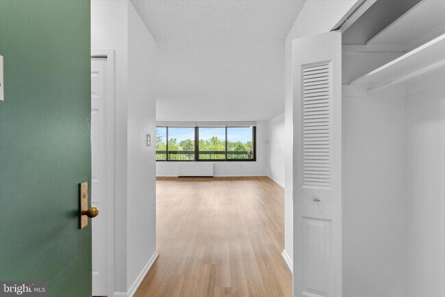 3701 S George Mason Dr in Falls Church, VA - Building Photo - Building Photo