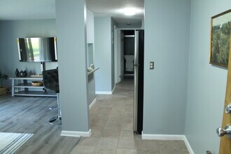 24325 Detroit Rd in Westlake, OH - Building Photo - Building Photo
