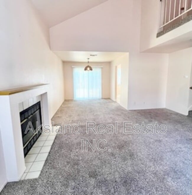 215 W Clover Rd in Tracy, CA - Building Photo - Building Photo