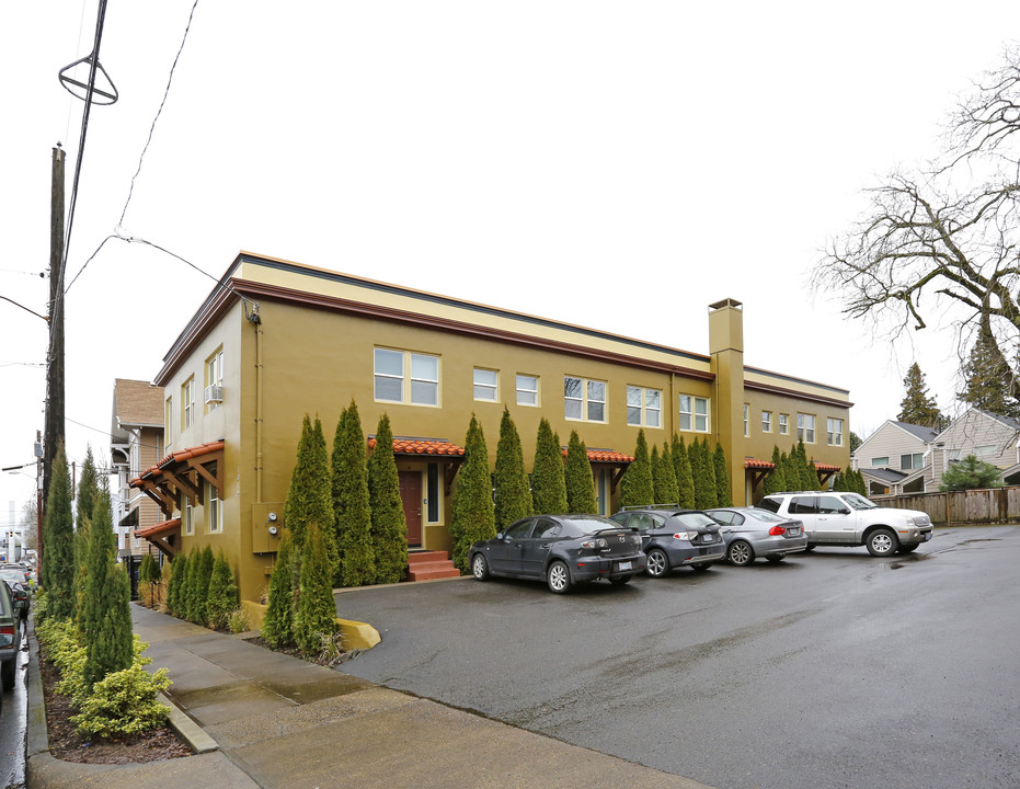 Villa Serena in Portland, OR - Foto de edificio