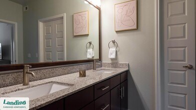 715 W Slaughter Ln, Unit 15-1521 in Austin, TX - Foto de edificio - Building Photo