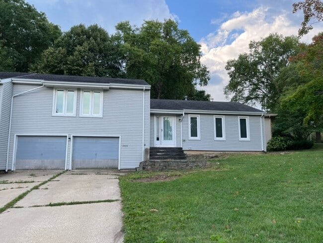 2923-2925 Cortland Dr in Janesville, WI - Building Photo - Building Photo