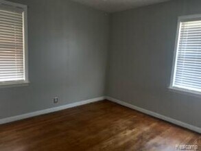 18313 Oak Ave in Eastpointe, MI - Building Photo - Building Photo