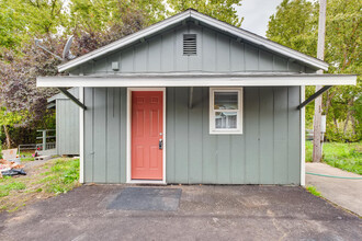 Zollner Creek Apartments in Mt Angel, OR - Building Photo - Building Photo