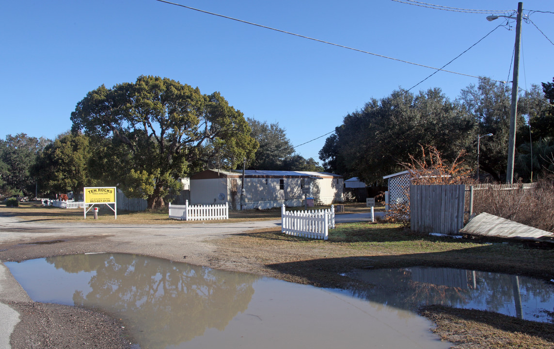 Ten Rocks Mobile Home Park in Lakeland, FL - Building Photo