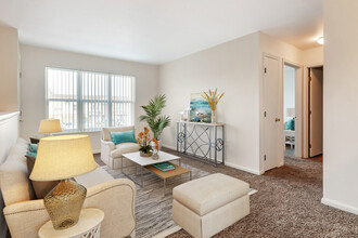 Sterling Crest Apartments in Saginaw, MI - Foto de edificio - Building Photo