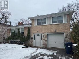 16 Whitelock Crescent in Toronto, ON - Building Photo