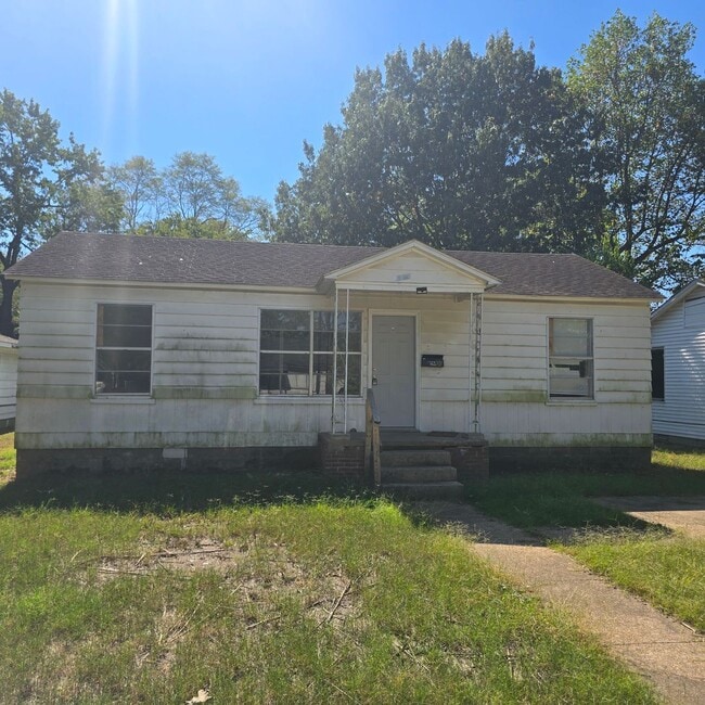 property at 1704 Congress St