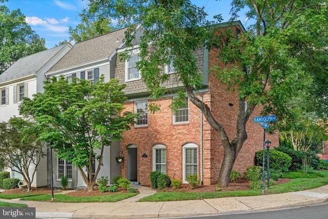 1121 Randolph Rd in McLean, VA - Building Photo - Building Photo