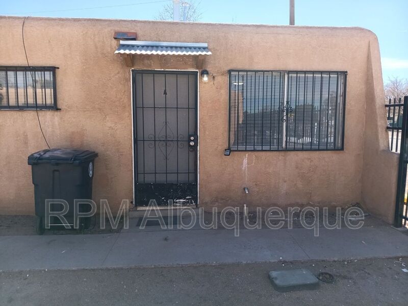 336 Pennsylvania St NE in Albuquerque, NM - Building Photo