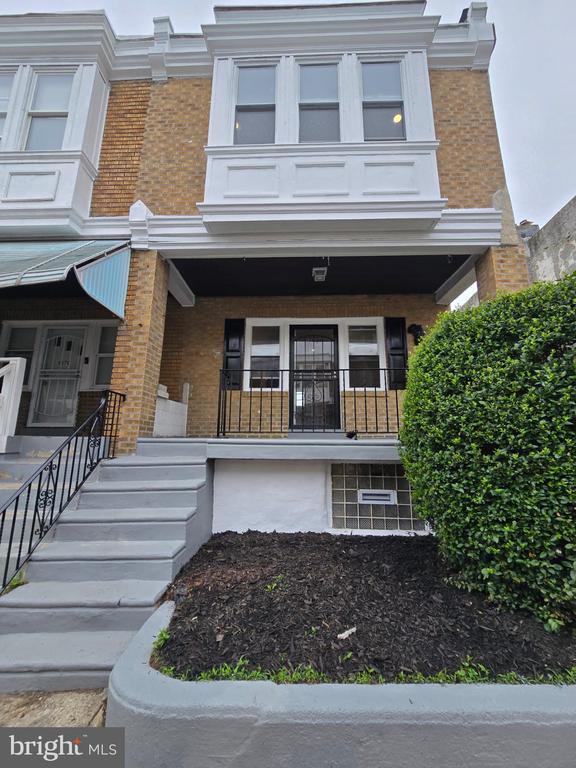 property at 5572 Blakemore St