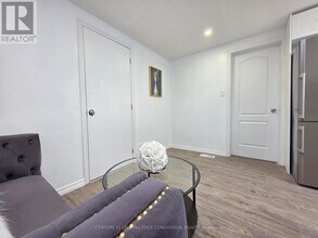 658 Dundas St W in Toronto, ON - Building Photo - Building Photo