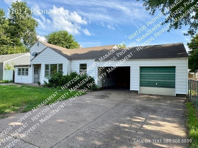 1101 E Highland Ave in Ponca City, OK - Building Photo - Building Photo