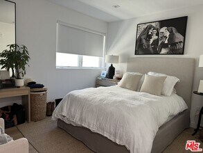 9842 Vidor Dr in Los Angeles, CA - Foto de edificio - Building Photo