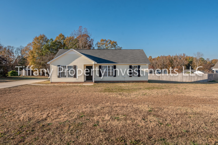 7025 Windsong Way in Wingate, NC - Foto de edificio