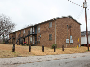 Binzel Manor in Birmingham, AL - Foto de edificio - Building Photo