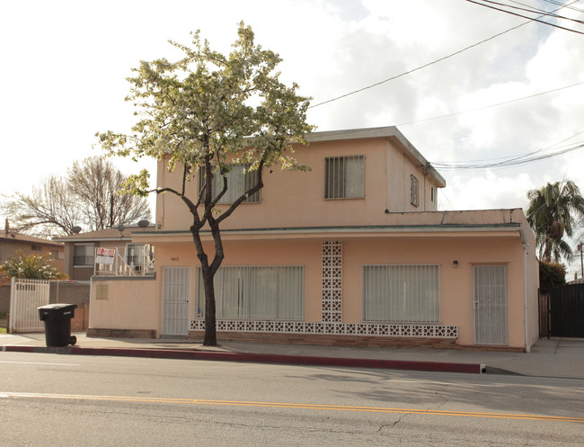 9412-9414 Flower St in Bellflower, CA - Foto de edificio - Building Photo