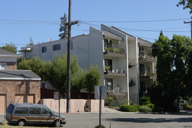 321 Athol Ave in Oakland, CA - Foto de edificio - Building Photo