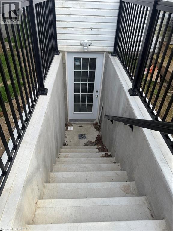 116 Blackburn Dr in Brantford, ON - Building Photo - Building Photo