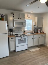 210 H Pickens Rd in Onalaska, TX - Foto de edificio - Building Photo