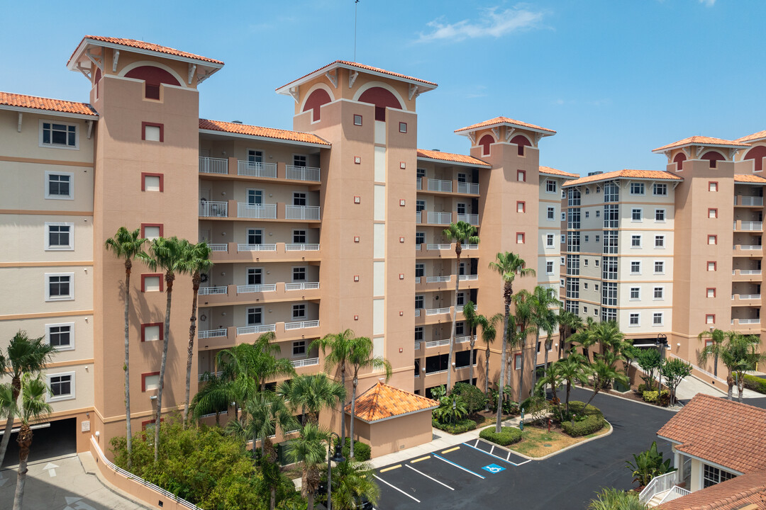 Grande Verandahs on the Bay in St. Petersburg, FL - Building Photo