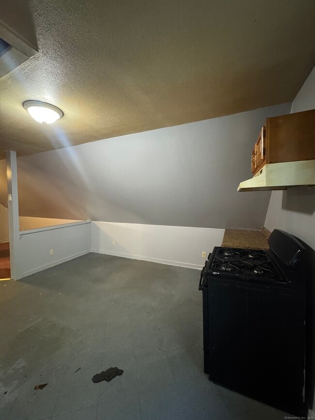 421 Blatchley Ave in New Haven, CT - Building Photo - Building Photo