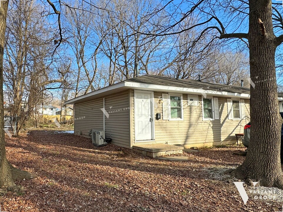 1121 W Elm Arcade in Springfield, MO - Building Photo