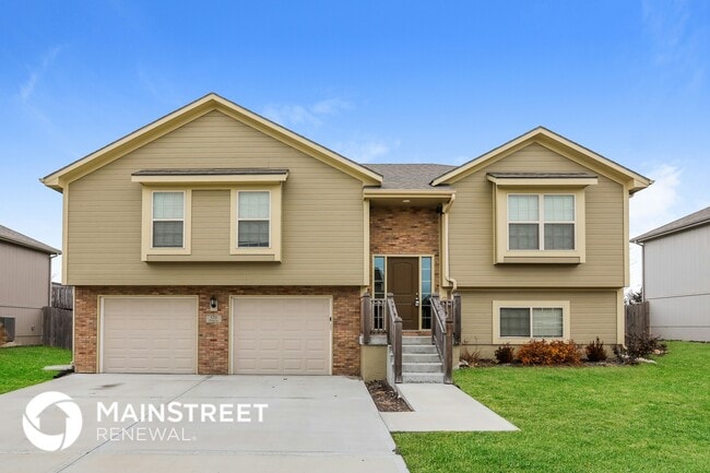 property at 520 S Poplar St