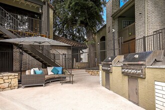 Deer Oaks Apartments in San Antonio, TX - Building Photo - Building Photo