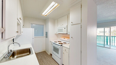 401 Ignacio Blvd in Novato, CA - Building Photo - Building Photo
