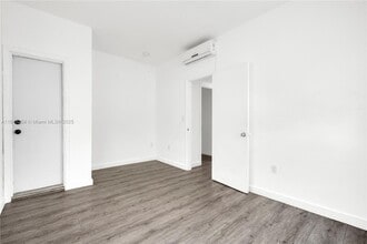 402 NW 12th Ave in Miami, FL - Foto de edificio - Building Photo