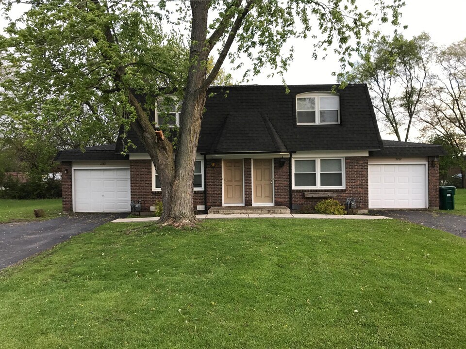 2280 Jericho Rd in Aurora, IL - Building Photo