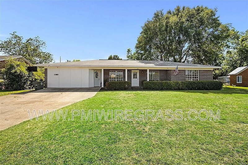 203 Gilbert St in Enterprise, AL - Building Photo