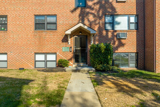 Springfield Green Apartments in Morton, PA - Foto de edificio - Building Photo