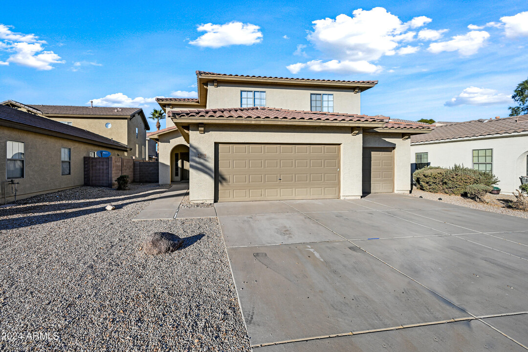 15932 W Mauna Loa Ln in Surprise, AZ - Building Photo