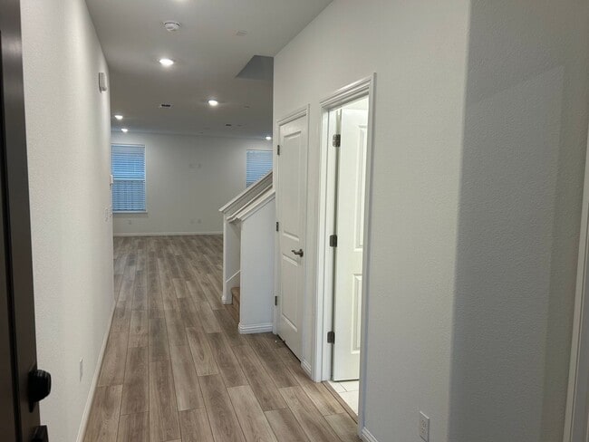 212 Elk Creek Dr in Brentwood, CA - Building Photo - Building Photo