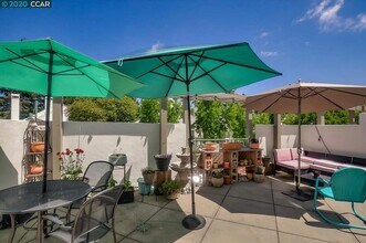 34 Mozden Ln in Pleasant Hill, CA - Building Photo - Building Photo