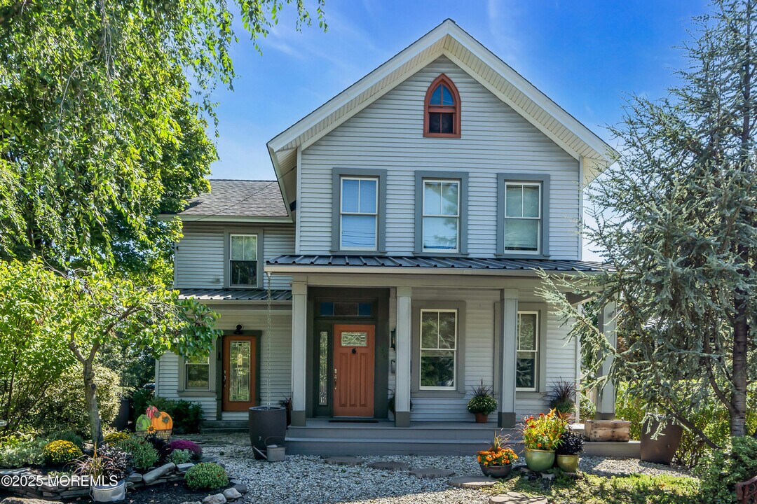 146 Rumson Rd in Little Silver, NJ - Building Photo