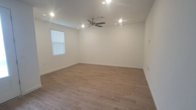 4501 Stine Rd in Bakersfield, CA - Building Photo - Building Photo