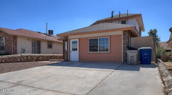 12110 Sal Rasura Ct in El Paso, TX - Building Photo