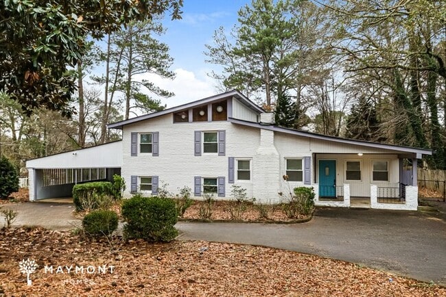 property at 905 King Dr SE